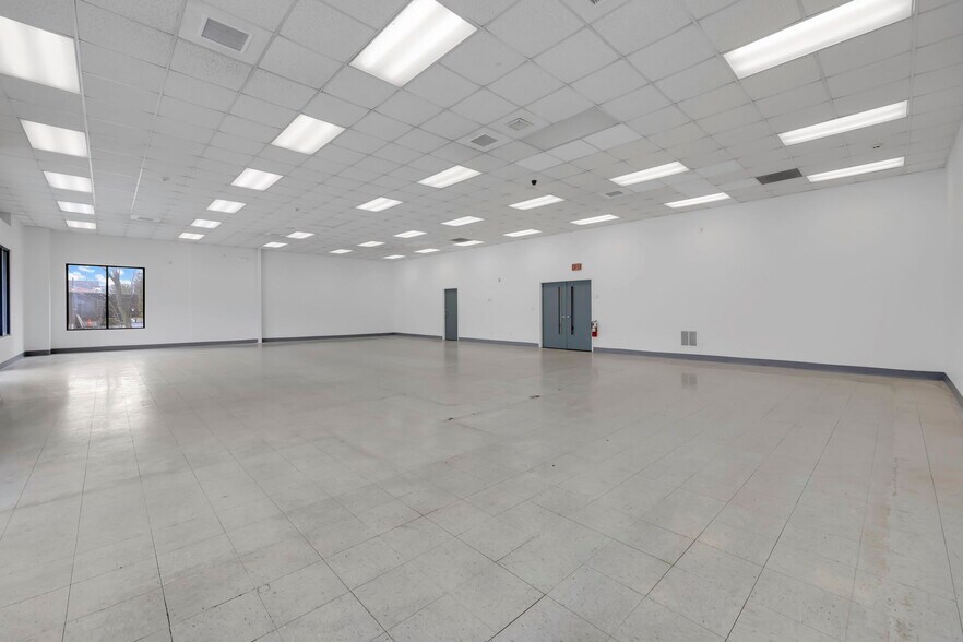 More Photos Of 179 Main St, Monroe Storefront For Lease