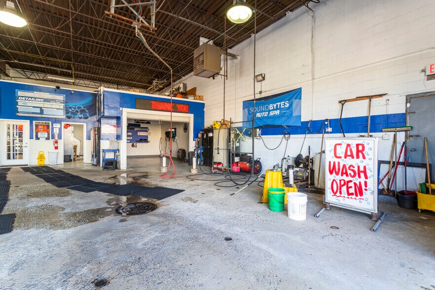 More Photos Of 320 Lake St, Maywood Carwash For Sale