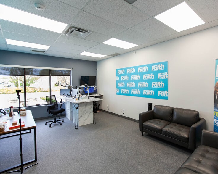 More Photos Of 24 Mcintyre Pl, Kitchener Warehouse For Sale