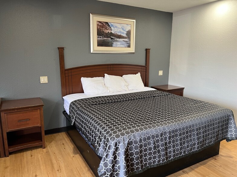 More Photos Of 910 Avenue Q, Lubbock Hotel For Sale