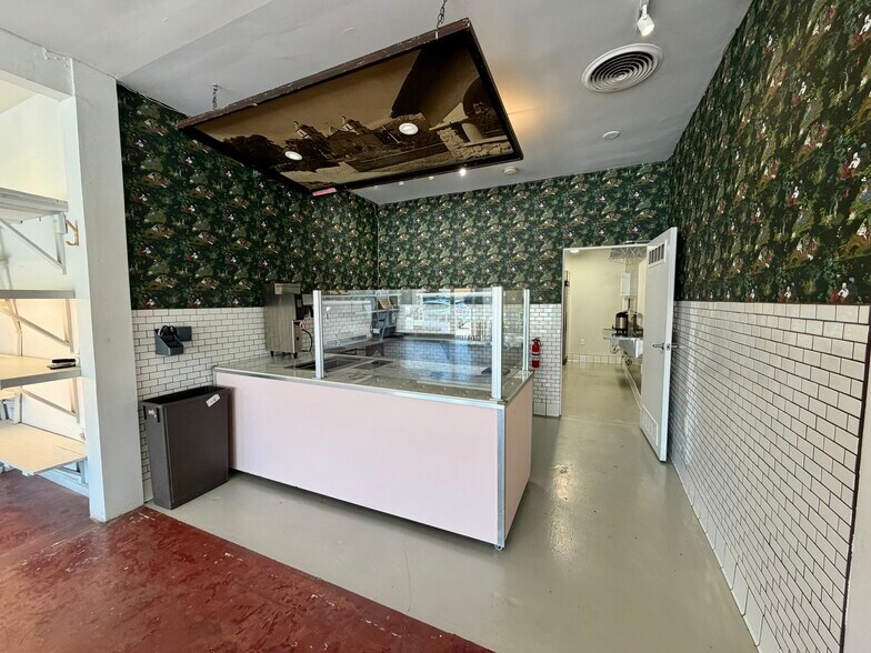 More Photos Of 816 Lincoln Blvd, Venice Storefront For Lease