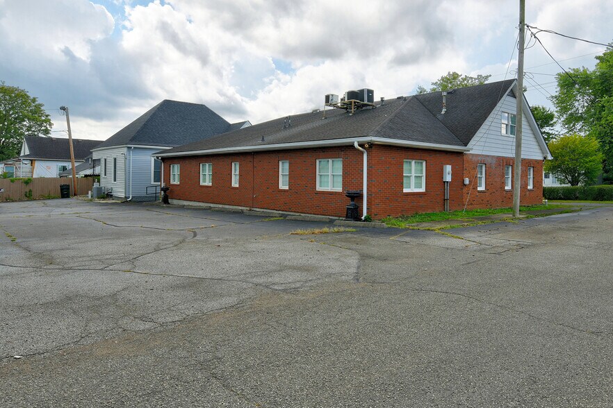 More Photos Of 1604 State St, New Albany Office For Sale