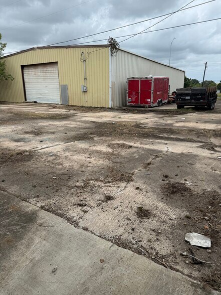 More Photos Of 3201 Texas Ave, La Marque Warehouse For Sale