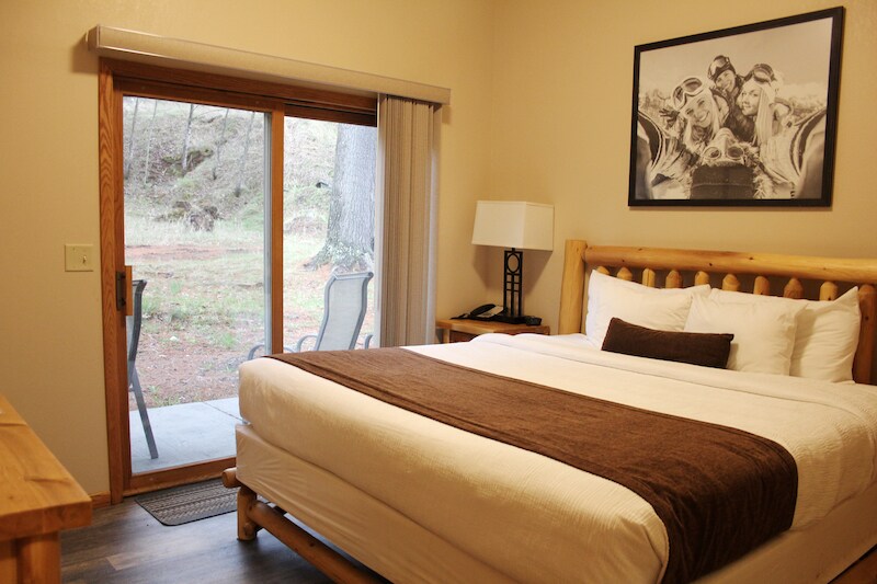 More Photos Of N3332 Pine Mountain Rd, Iron Mountain Hotel For Sale