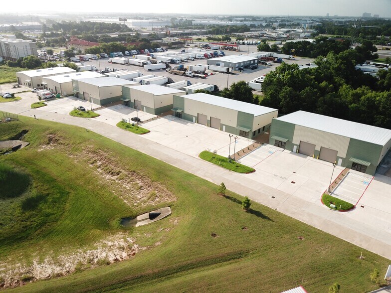 More Photos Of 16217 North Fwy, Houston Unknown For Lease