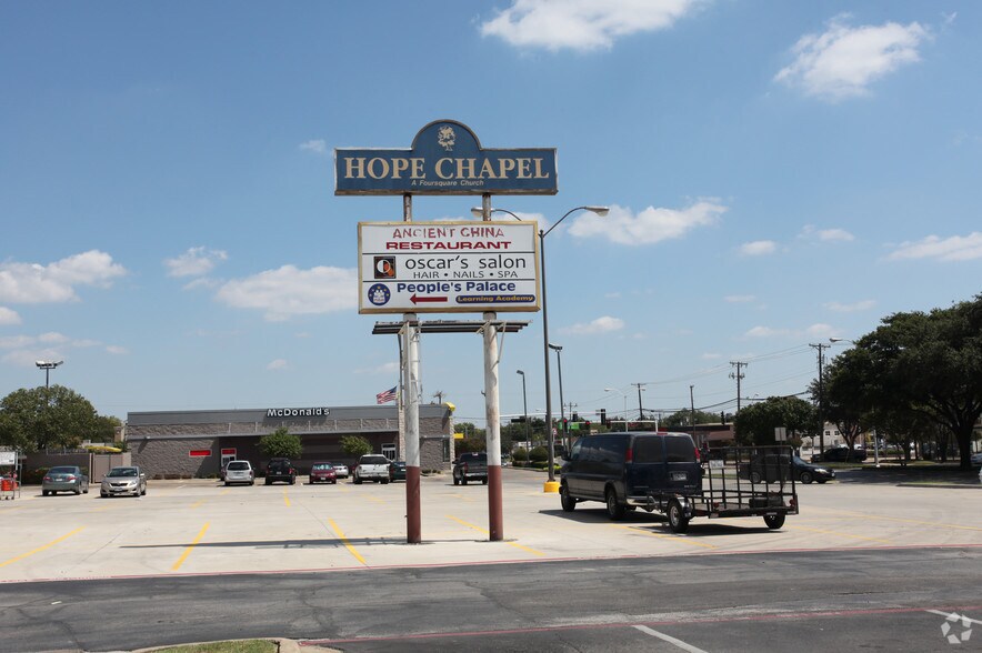 More Photos Of 2825 Valley View Ln, Farmers Branch Storefront For Lease