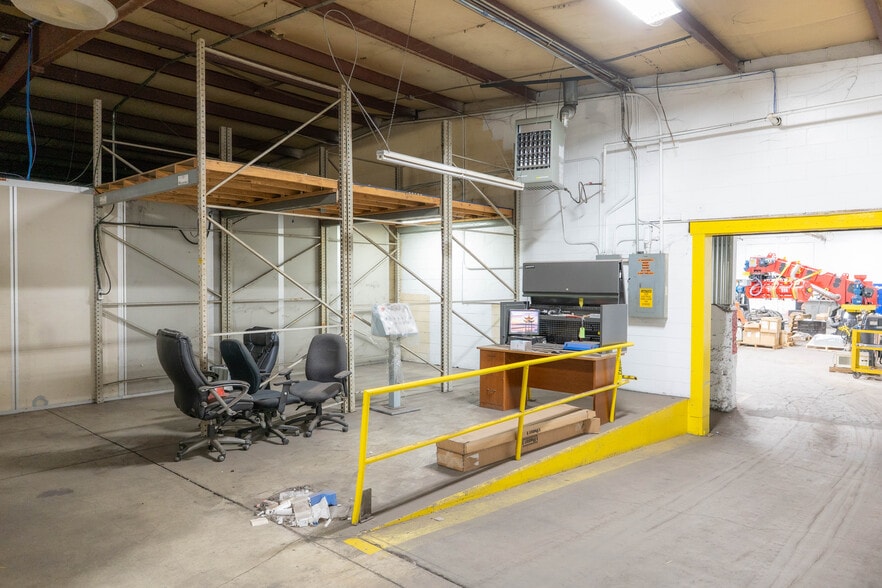 More Photos Of 2424 Columbus Rd, Springfield Warehouse For Sale