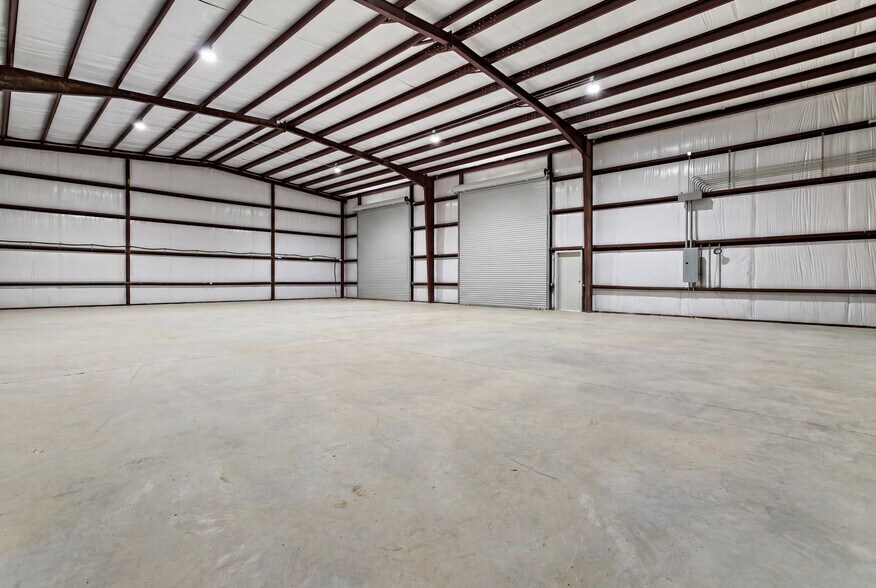 More Photos Of 1750 Cardinal dr, Beaumont Flex For Sale