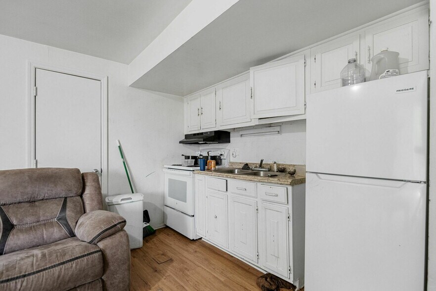 More Photos Of 1923-1925 McCalla Ave, Knoxville Apartments For Sale