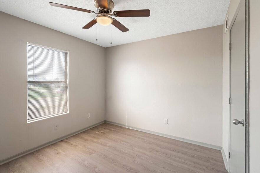 More Photos Of 610 Ferry Rd, Galveston Apartments For Sale