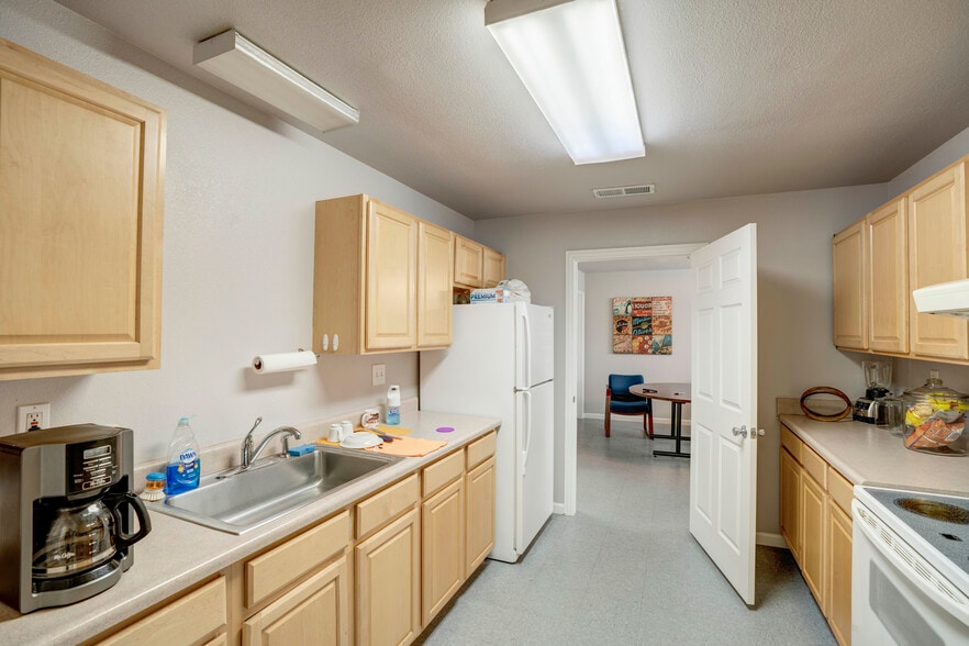 More Photos Of 11578 Airway Blvd, Roanoke Warehouse For Sale