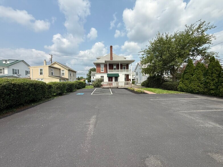 More Photos Of 40 Hockersville Rd, Hershey Freestanding For Sale