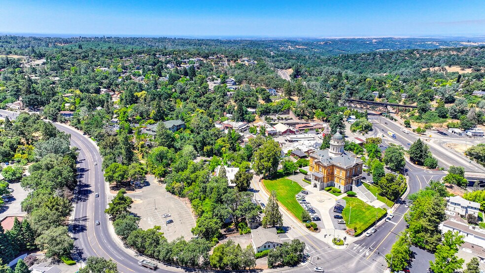 More Photos Of 1407-1409 Lincoln Way, Auburn Office For Sale
