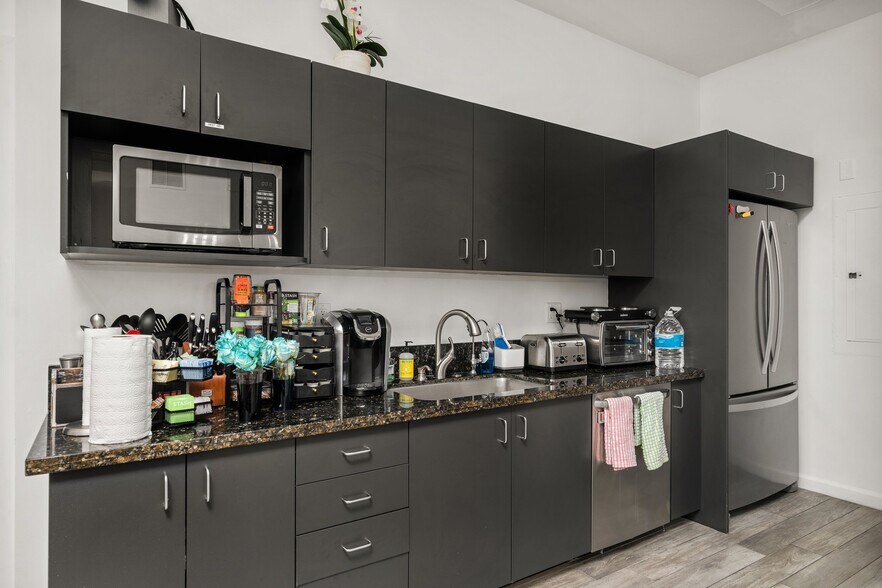 More Photos Of 5250 Vineland Ave, North Hollywood Loft Creative Space For Lease