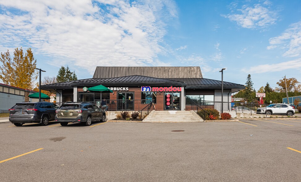 More Photos Of 670 Rue Principale, Ste-Agathe-des-Monts General Retail For Sale