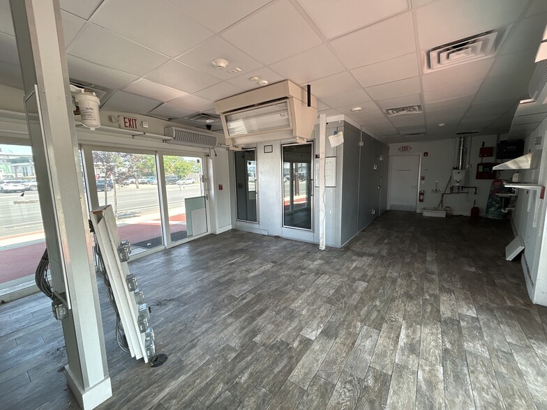 More Photos Of 4451 Austin Blvd, Island Park General Retail For Sale