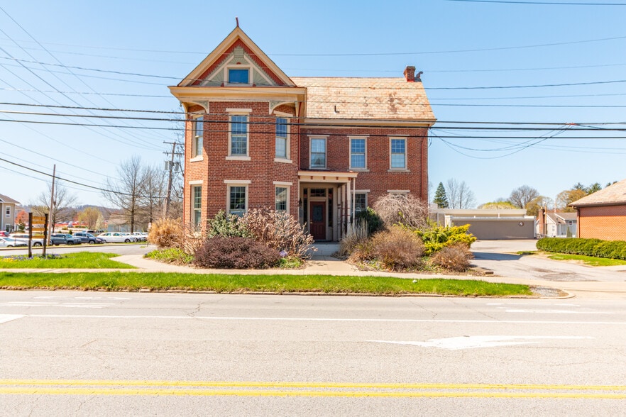 More Photos Of 323 S Main St, Zelienople Office Residential For Lease