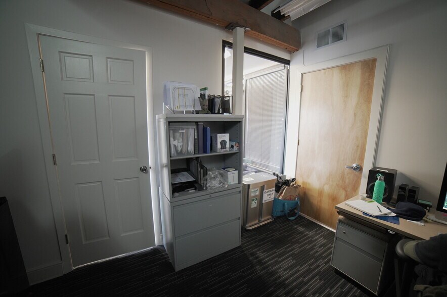 More Photos Of 1800 E State St, Hamilton Showroom For Lease