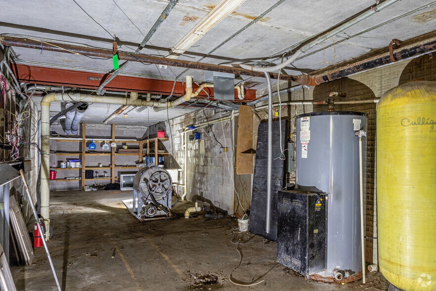 More Photos Of 1900 W 76 Country Blvd, Branson Hotel For Sale