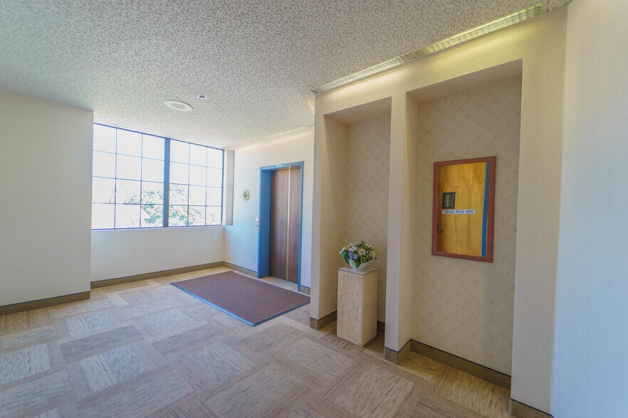 More Photos Of 1015 Chestnut Ave, Carlsbad Office For Sale