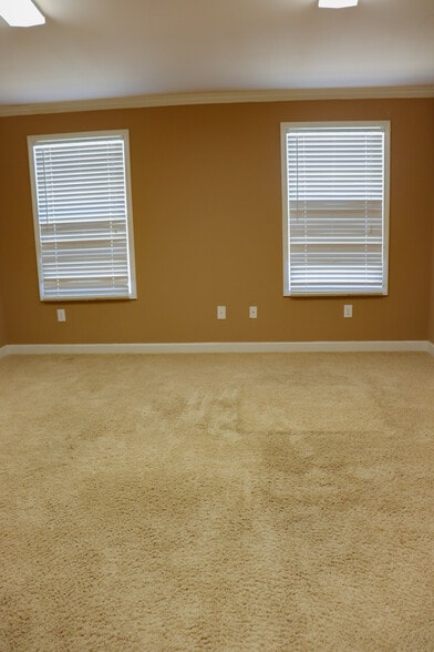 More Photos Of 601 Old Base Rd, Aurora Religious Facility For Lease