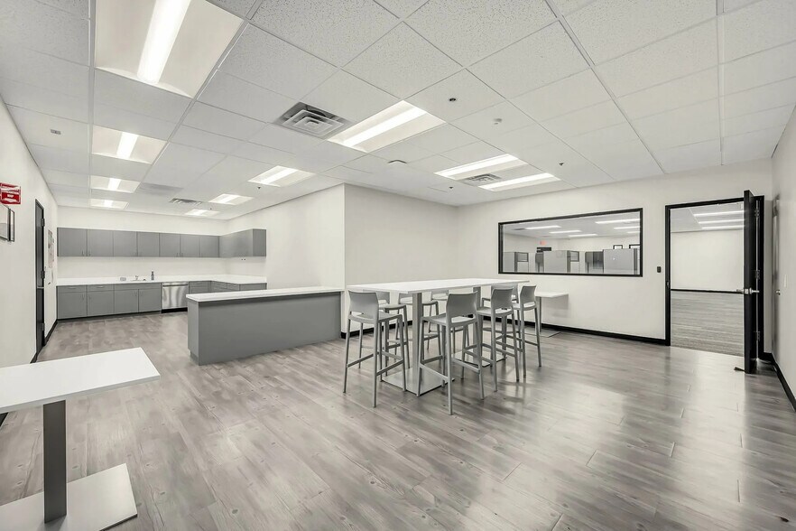 More Photos Of 8930 S Beck Ave, Tempe Light Manufacturing For Lease