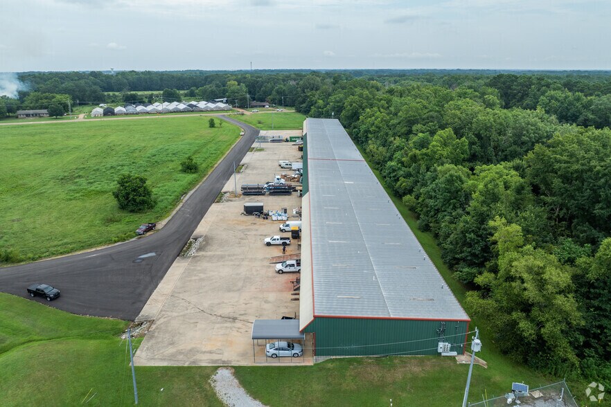 More Photos Of 644 Church Rd, Madison Warehouse For Lease