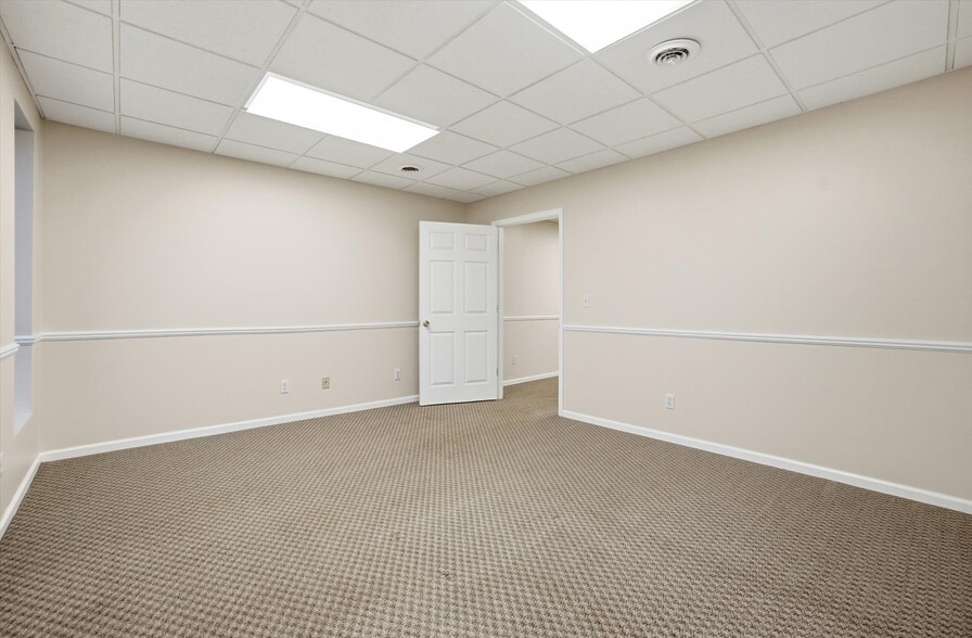 More Photos Of 20620 Burl Ct, Joliet Warehouse For Sale