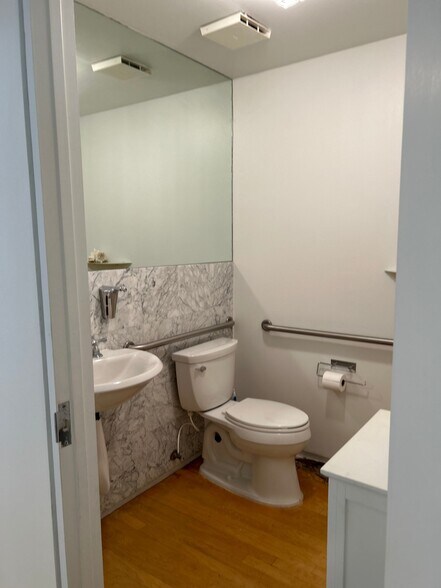 More Photos Of 1860 N Avenida Republica De Cuba, Tampa Office For Sale