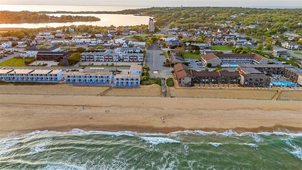 More Photos Of 18 N Shore Rd, Montauk Apartments For Sale