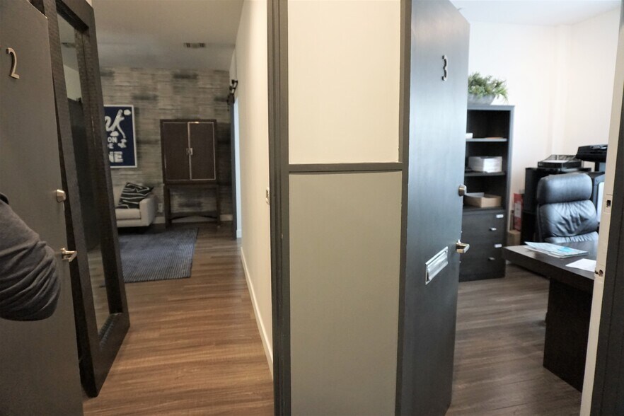 More Photos Of 449-451 N Canon Dr, Beverly Hills Unknown For Lease