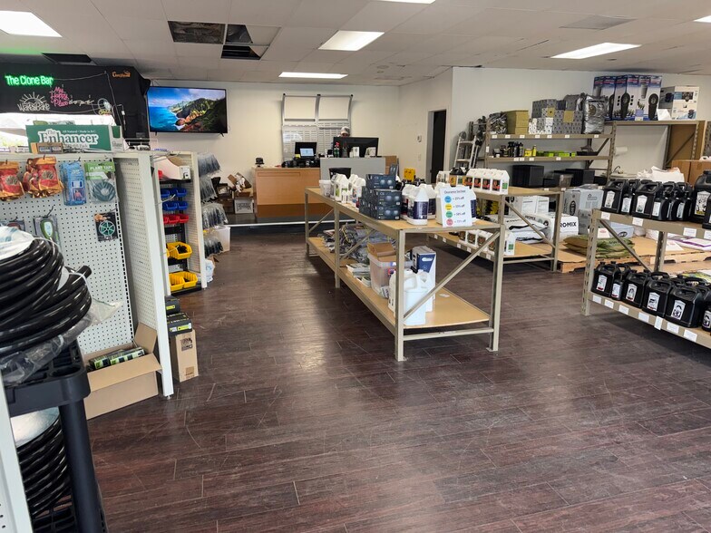 More Photos Of 2854 S 291 Hwy, Independence General Retail For Sale