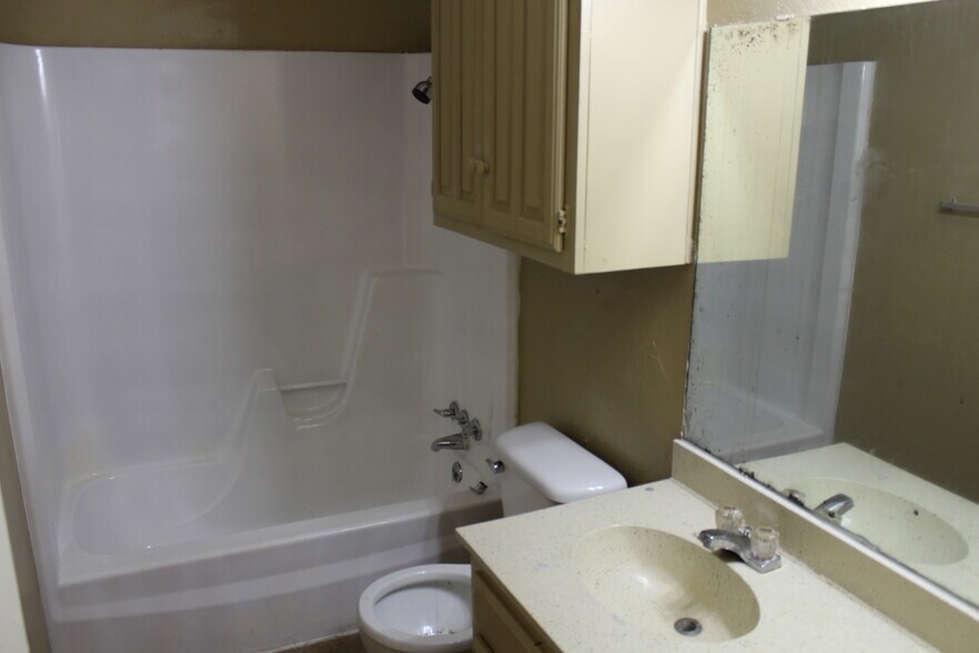 More Photos Of 200 N Jefferson St, Abilene Apartments For Sale