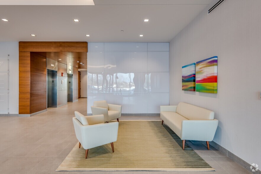More Photos Of 17335 Golf Pkwy, Brookfield Office For Lease