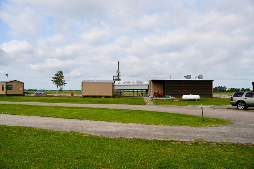 More Photos Of 24313 County Rd 46, Angleton Trailer Camper Park For Sale
