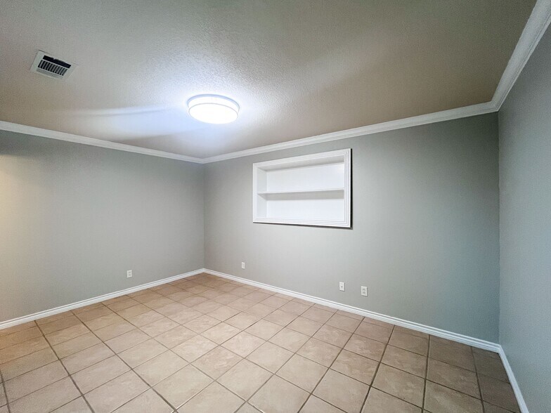 More Photos Of 4323 Alexis Ct, College Station Warehouse For Lease