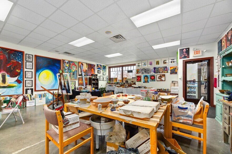 More Photos Of 629 W Cloverland Dr, Ironwood Storefront For Sale