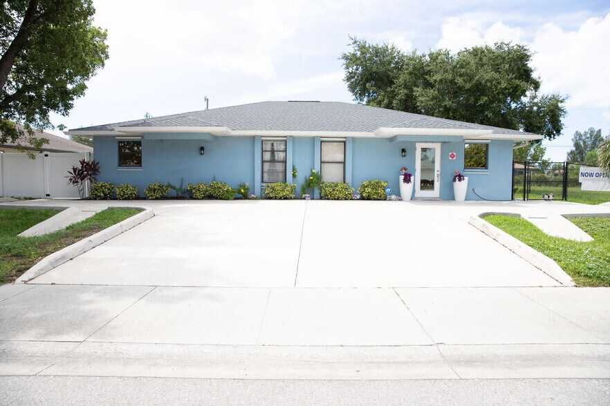 More Photos Of 2826 Santa Barbara Blvd, Cape Coral Freestanding For Sale