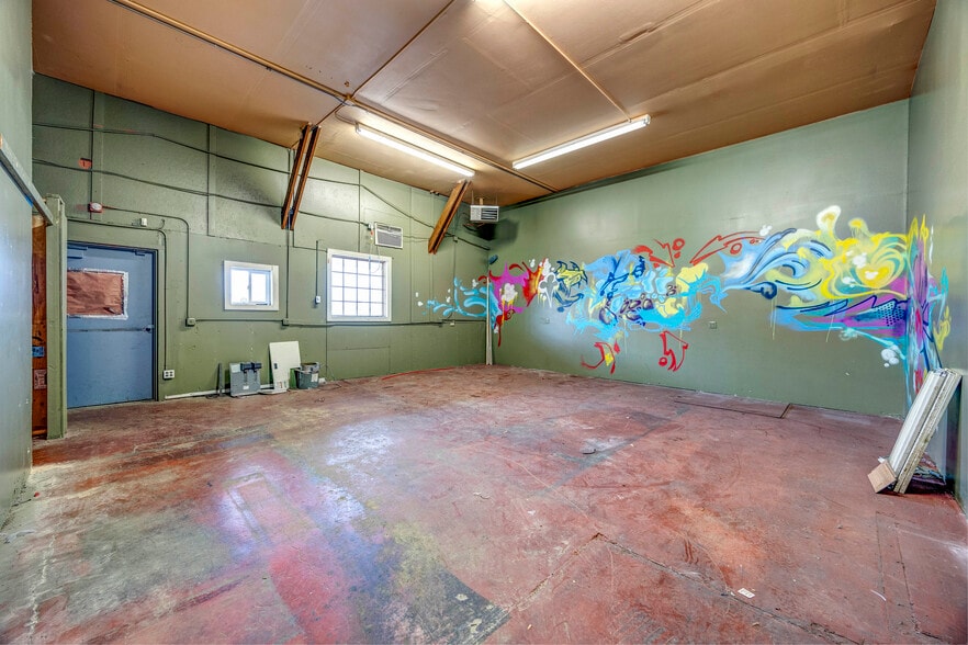 More Photos Of 206 N Benton St, Kennewick Warehouse For Lease