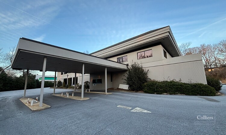More Photos Of 937 N Pleasantburg Dr, Greenville Bank For Lease