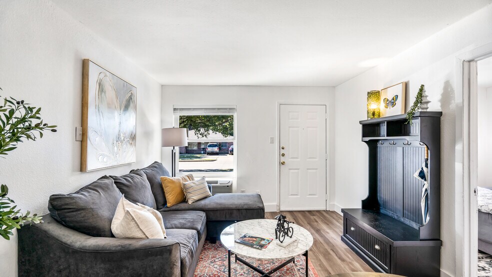 More Photos Of 2001 Carl Rd, Irving Apartments For Sale