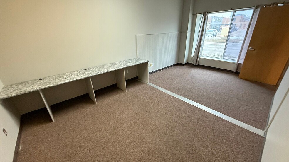 More Photos Of 574 Erin St, Winnipeg Office For Lease