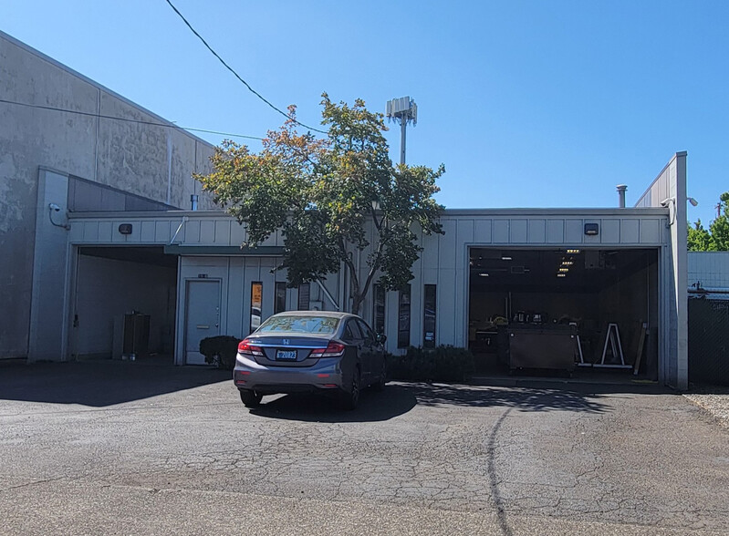 Primary Photo Of 1904-1908 SE Pershing st, Portland Warehouse For Lease