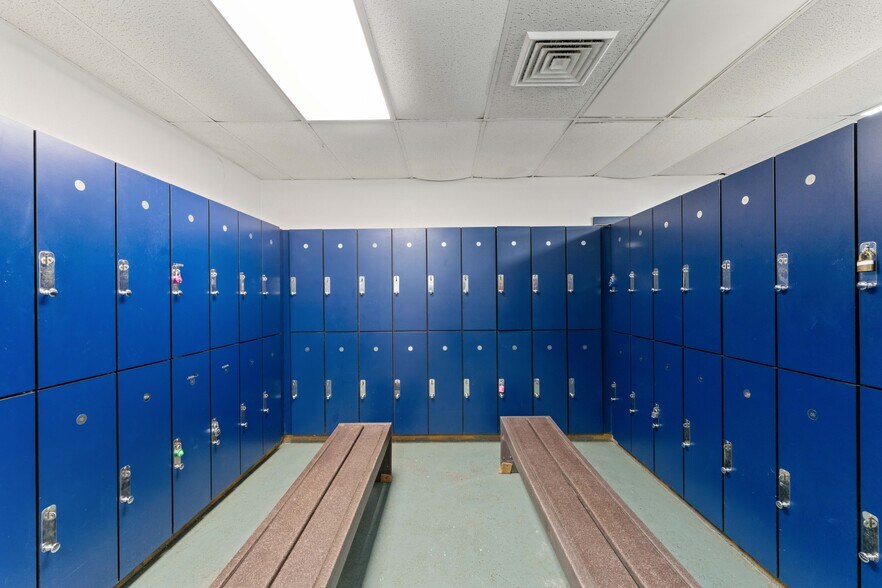 More Photos Of 985 Newmark Ave, Coos Bay Health Club For Sale