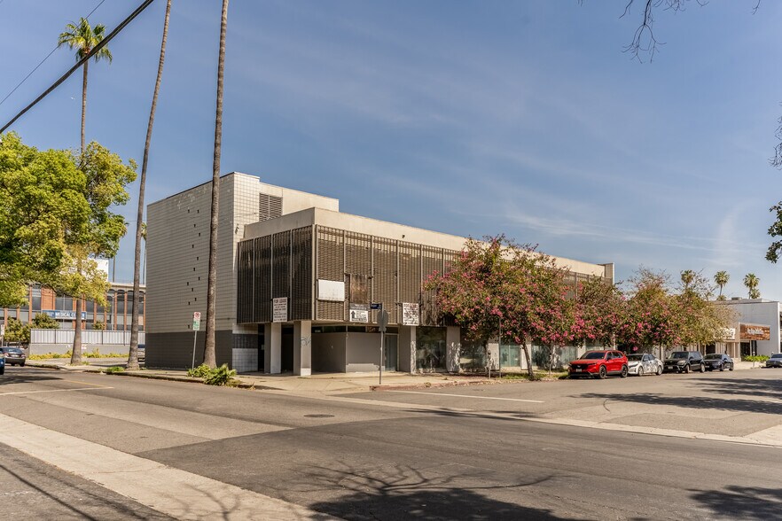 Primary Photo Of 14551-14555 Hamlin St, Van Nuys Medical For Sale