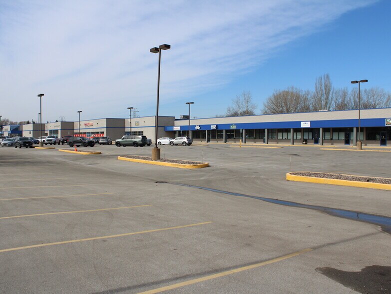 More Photos Of 7-75 W Scott St, Fond Du Lac General Retail For Sale