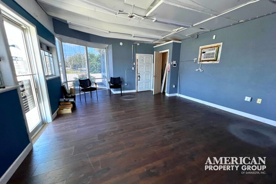 More Photos Of 240 N Tamiami Trl, Osprey Freestanding For Sale