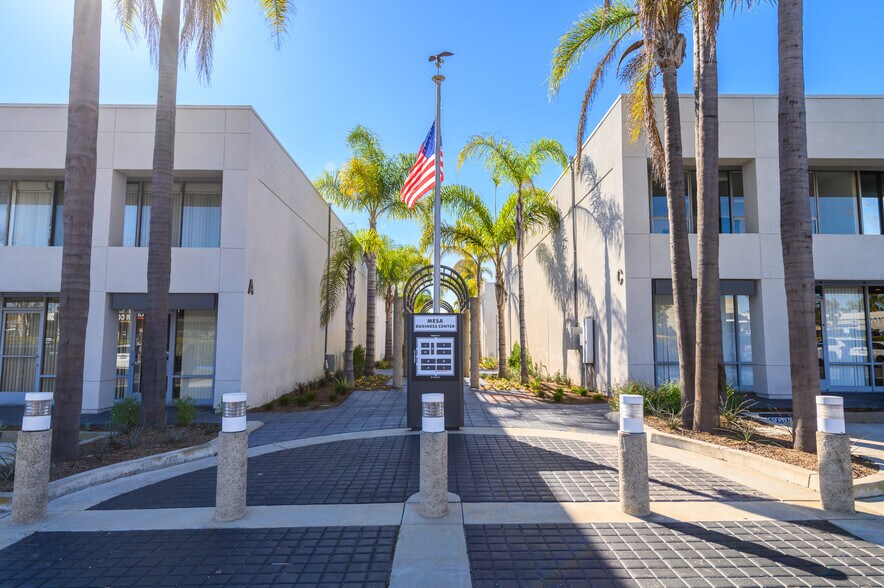 More Photos Of 711 W 17th St, Costa Mesa Light Manufacturing For Lease