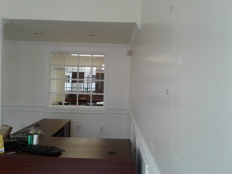 More Photos Of 9216 Center St, Manassas Medical For Sale