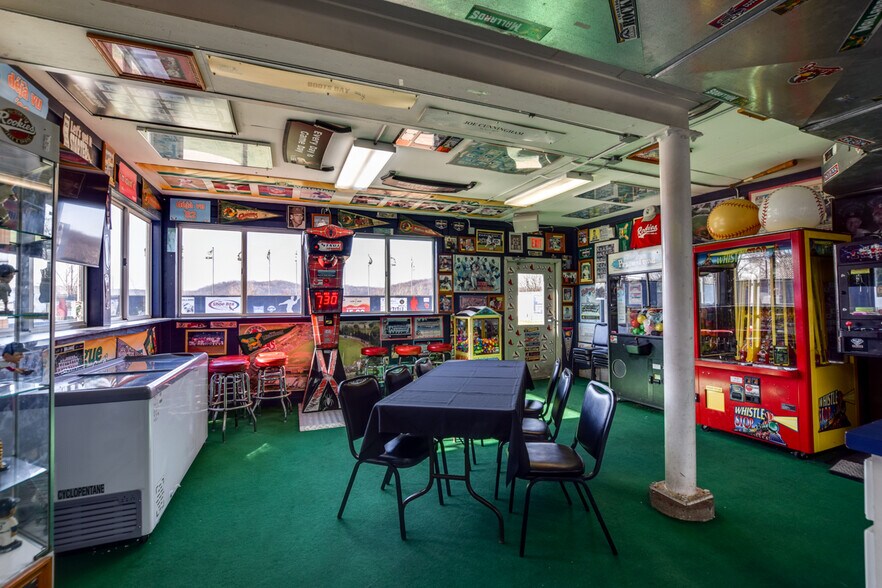 More Photos Of 10267 US Highway 14, Mazomanie Sports And Entertainment For Sale